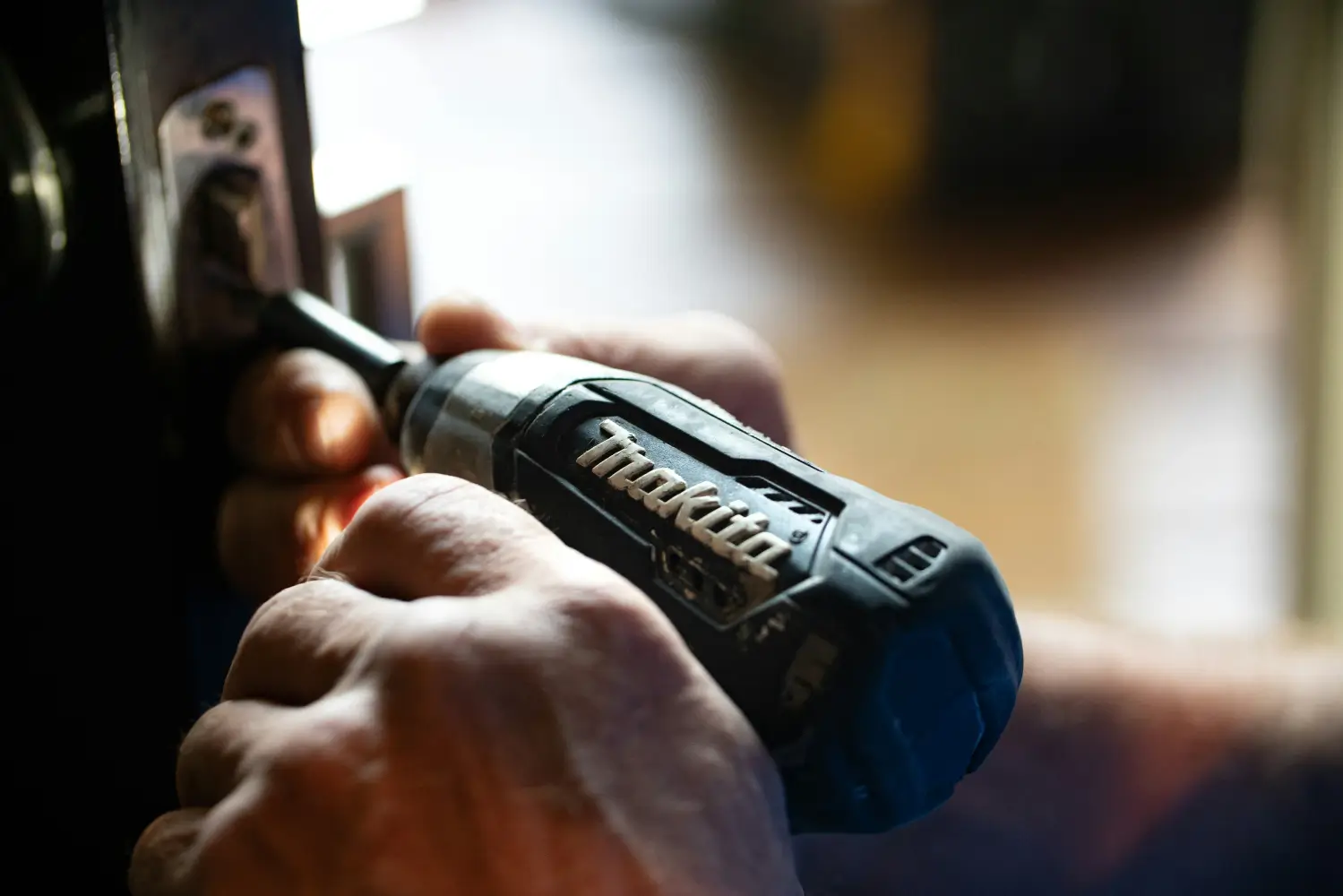 Man using an electric screwdriver