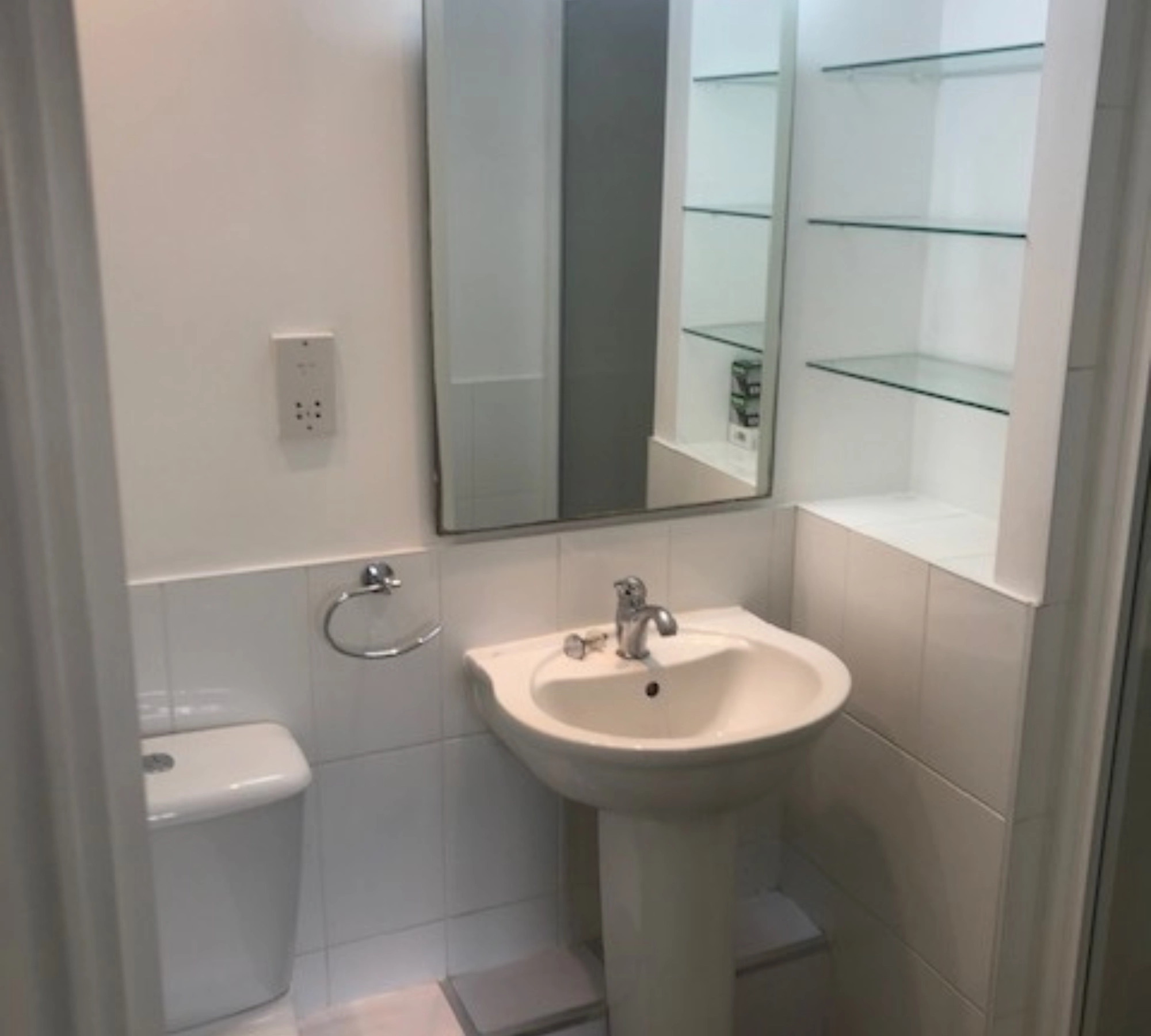 Bathroom with sink on pedestal