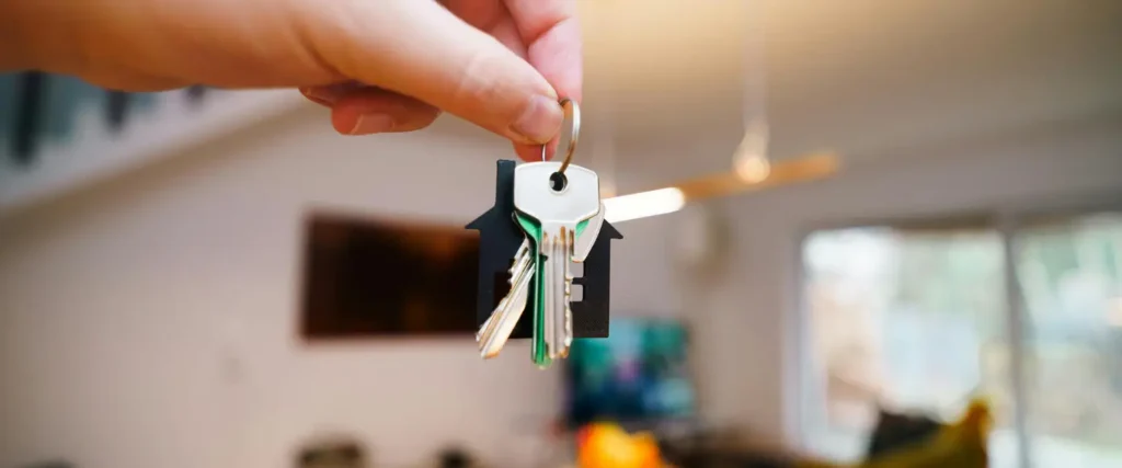 tenant holding keys to a home